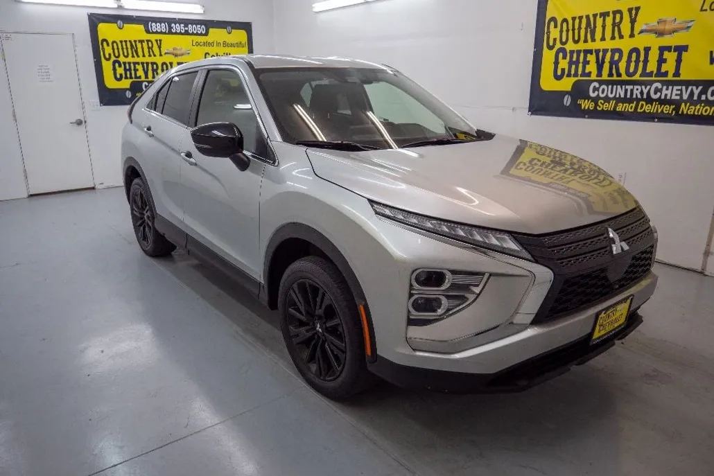 2023 Mitsubishi Eclipse Cross LE photo 1