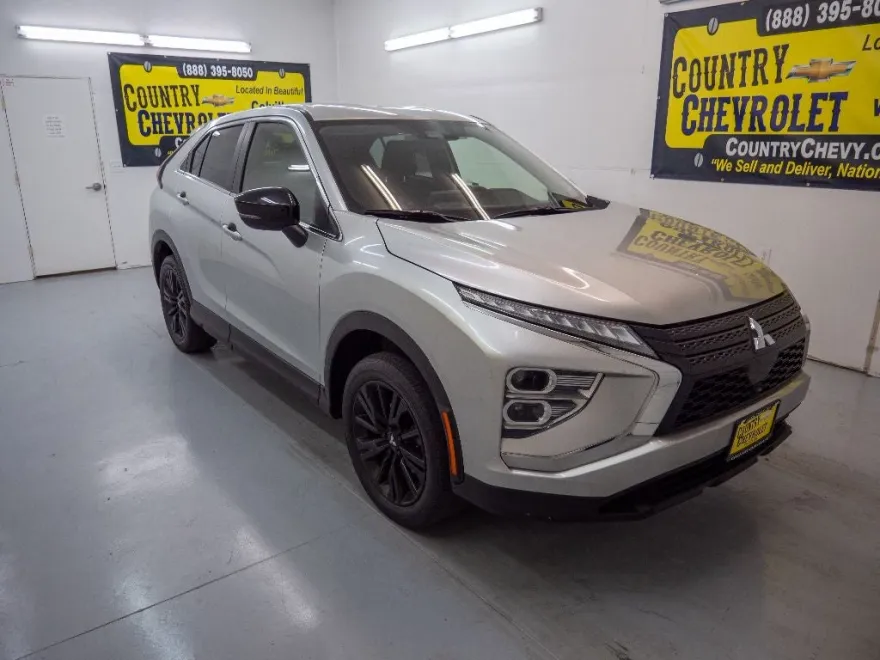 2023 Mitsubishi Eclipse Cross LE photo 1
