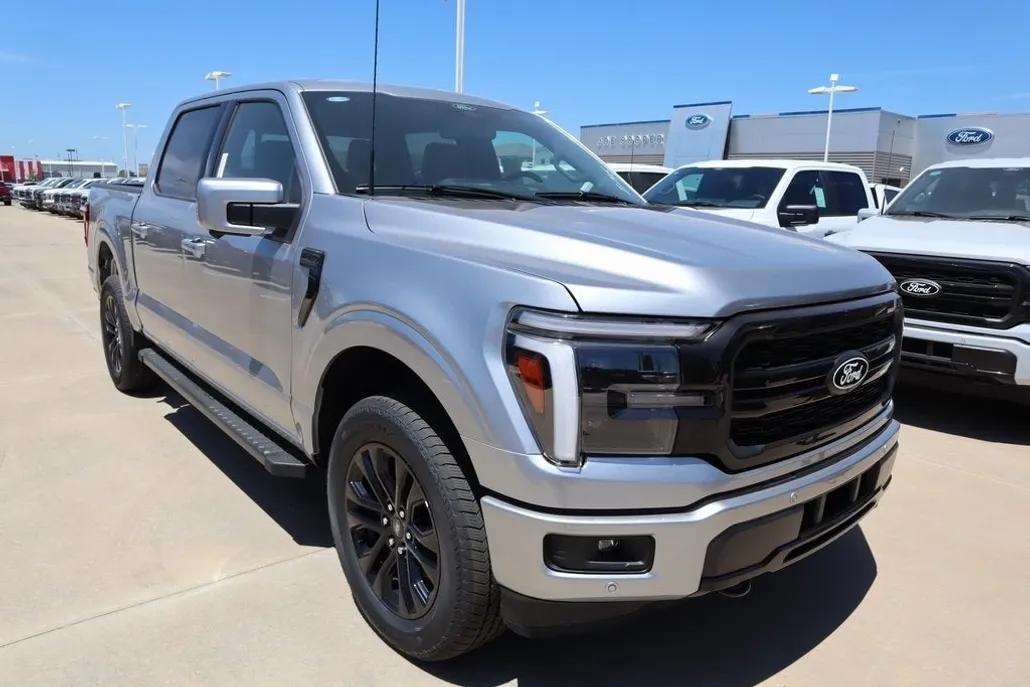 2025 Ford F-150 Lariat photo 1