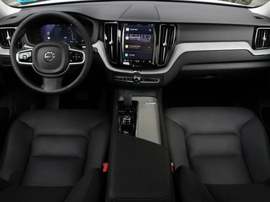 2025 Volvo XC60 B5 Plus photo 1