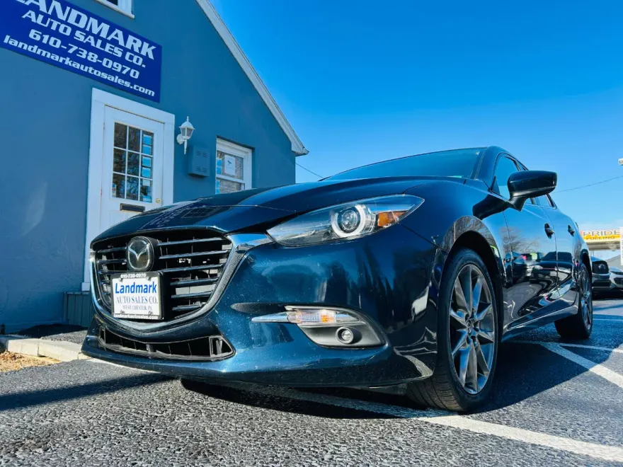 2018 Mazda Mazda3 Grand Touring photo 2