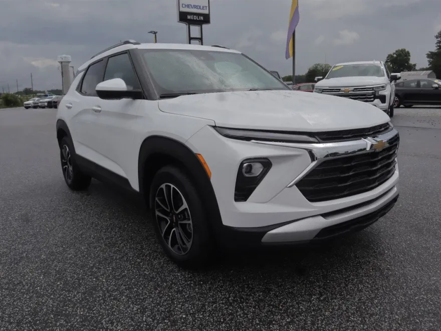 2025 Chevrolet Trailblazer LT photo 1