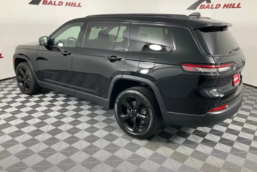 2023 Jeep Grand Cherokee Limited photo 1