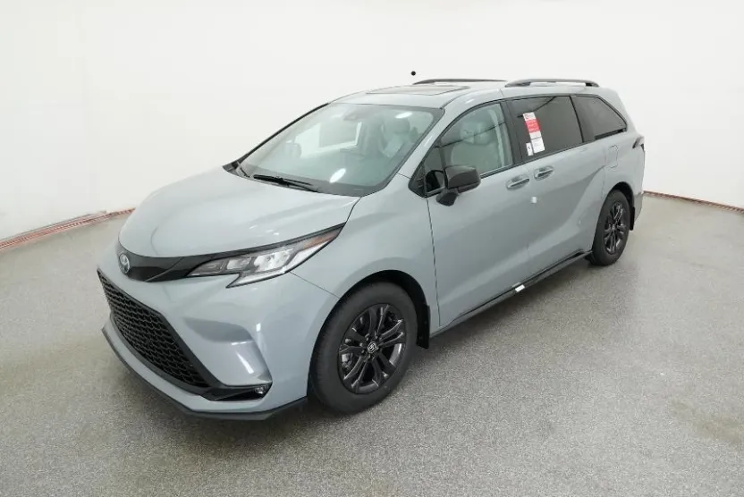 2025 Toyota Sienna XSE photo 1