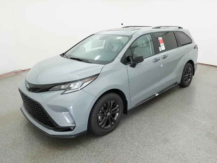 2025 Toyota Sienna XSE photo 1