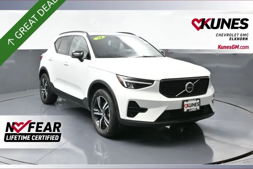2024 Volvo XC40 Core photo 1