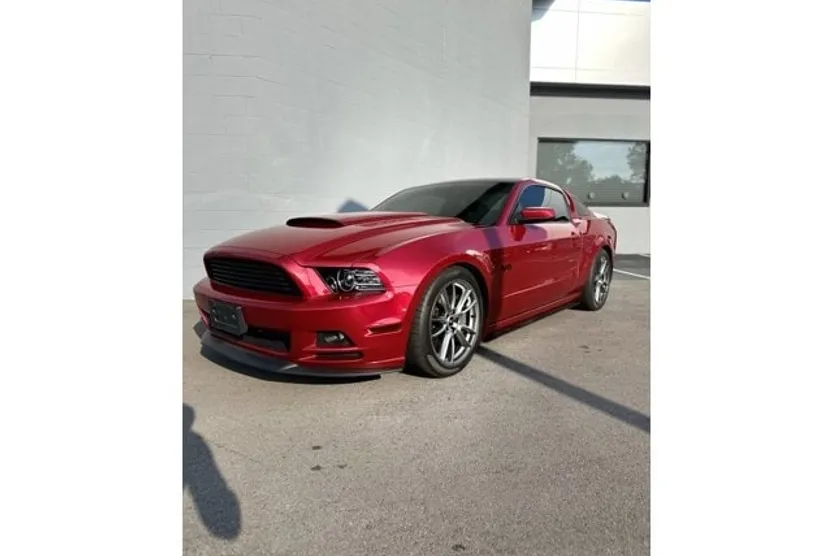 2013 Ford Mustang GT Premium photo 1