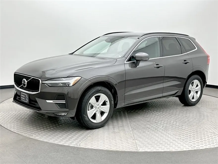 2022 Volvo XC60 B5 Momentum photo 1