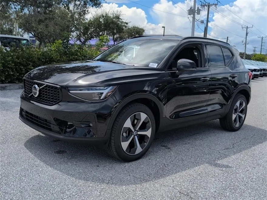 2026 Volvo XC40 Plus photo 1