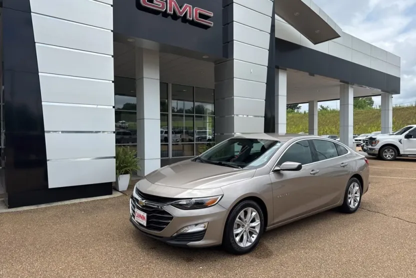 2023 Chevrolet Malibu 1LT photo 1
