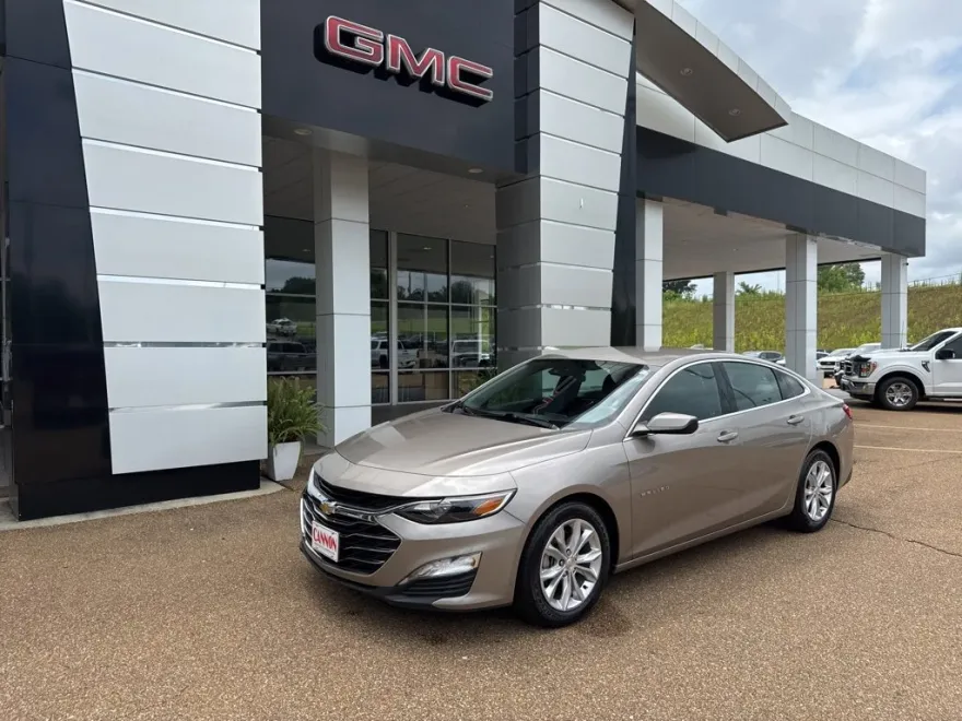 2023 Chevrolet Malibu 1LT photo 1