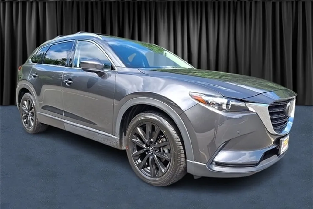 2022 Mazda CX-9 Touring photo 1