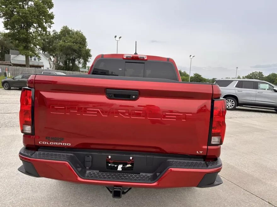 2024 Chevrolet Colorado LT photo 1