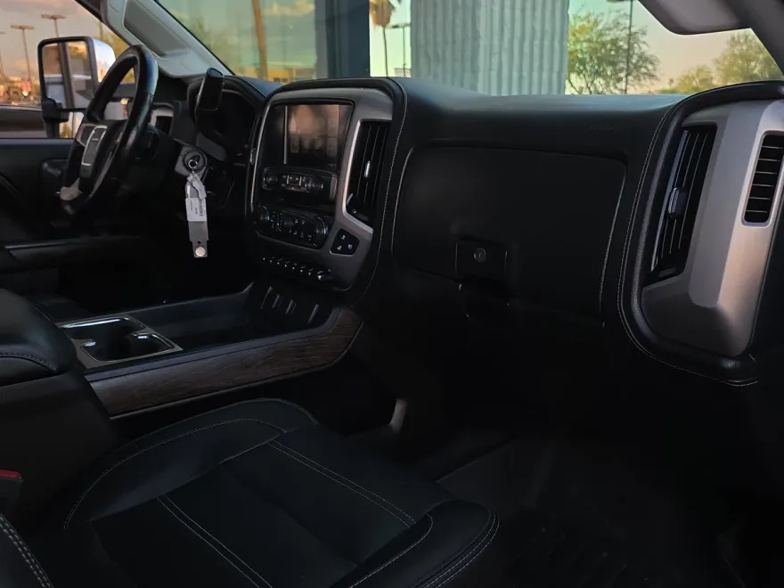 2019 Gmc Sierra 2500 HD Denali photo 1