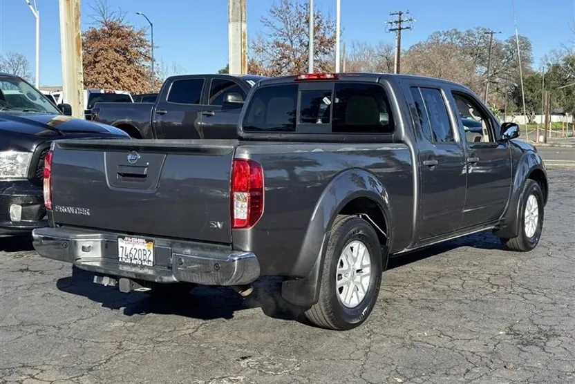 2017 Nissan Frontier SV photo 1
