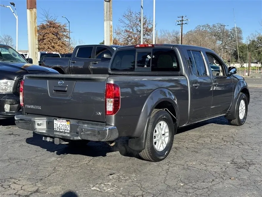 2017 Nissan Frontier SV photo 1