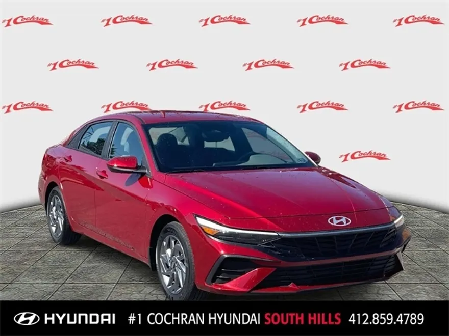 2024 Hyundai Elantra SEL photo 1