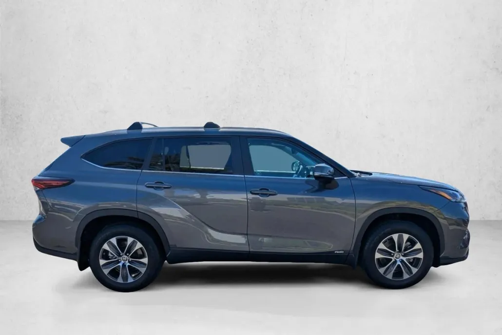 2024 Toyota Highlander Hybrid XLE photo 1