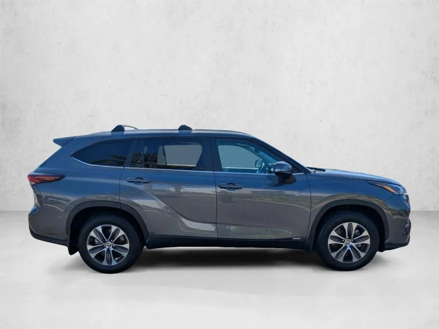 2024 Toyota Highlander Hybrid XLE photo 1