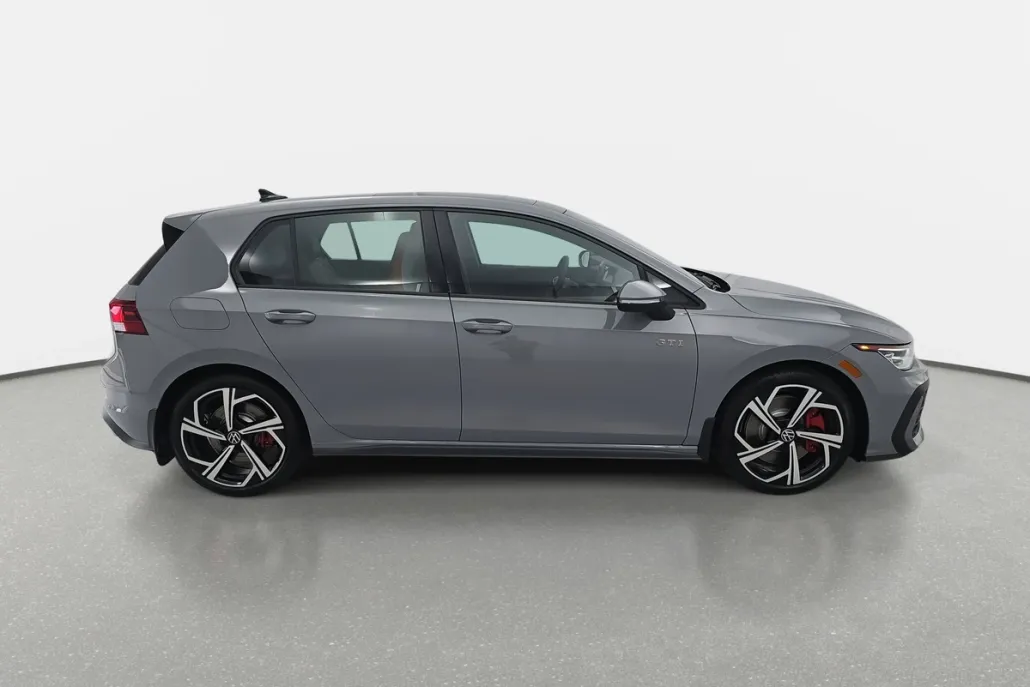 2025 Volkswagen Golf GTI SE photo 1