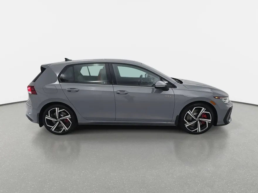 2025 Volkswagen Golf GTI SE photo 1