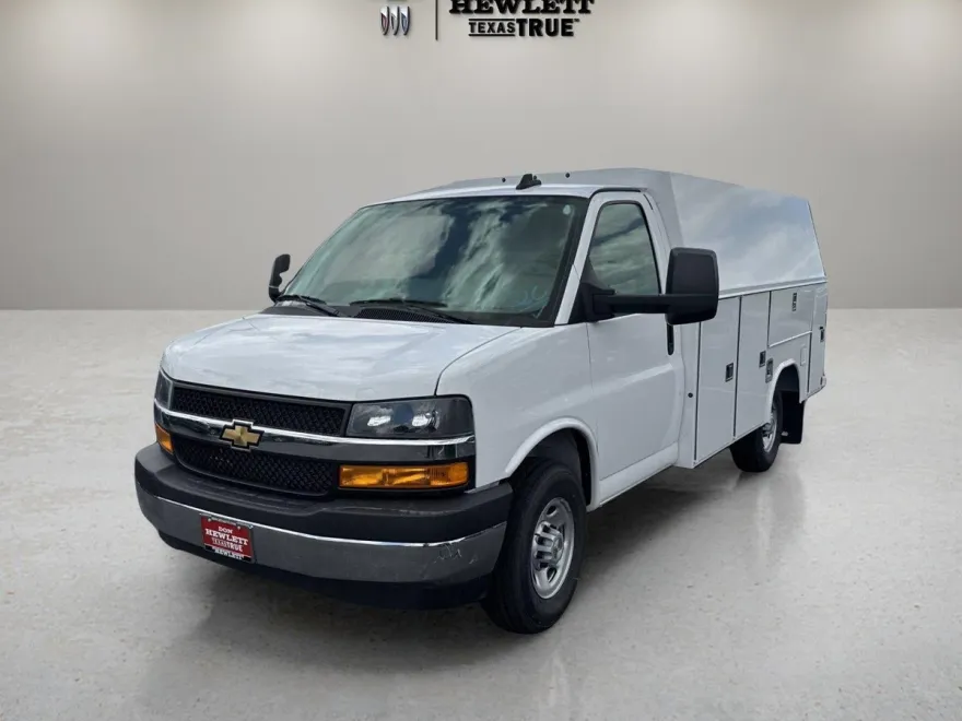 2025 Chevrolet Express Cutaway 3500 photo 1
