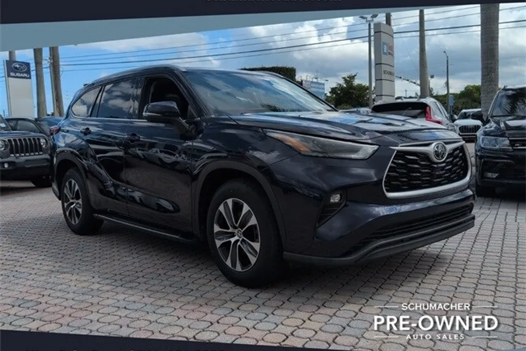 2022 Toyota Highlander XLE photo 1