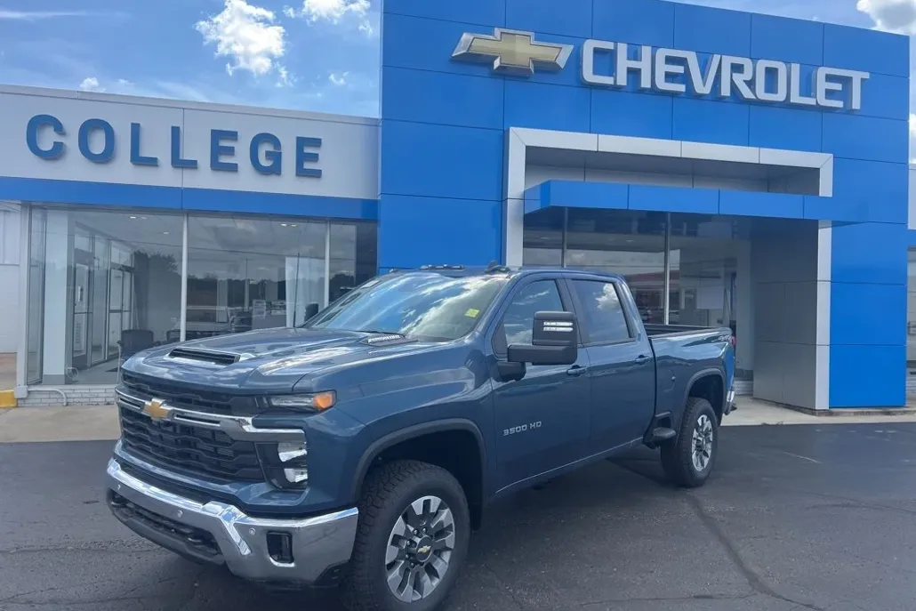 2025 Chevrolet Silverado 3500HD LT photo 1