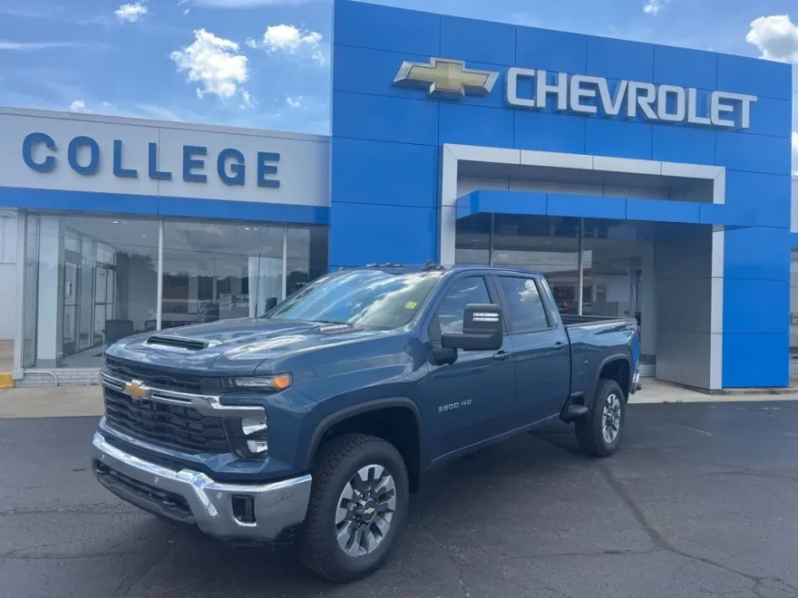 2025 Chevrolet Silverado 3500HD LT photo 1