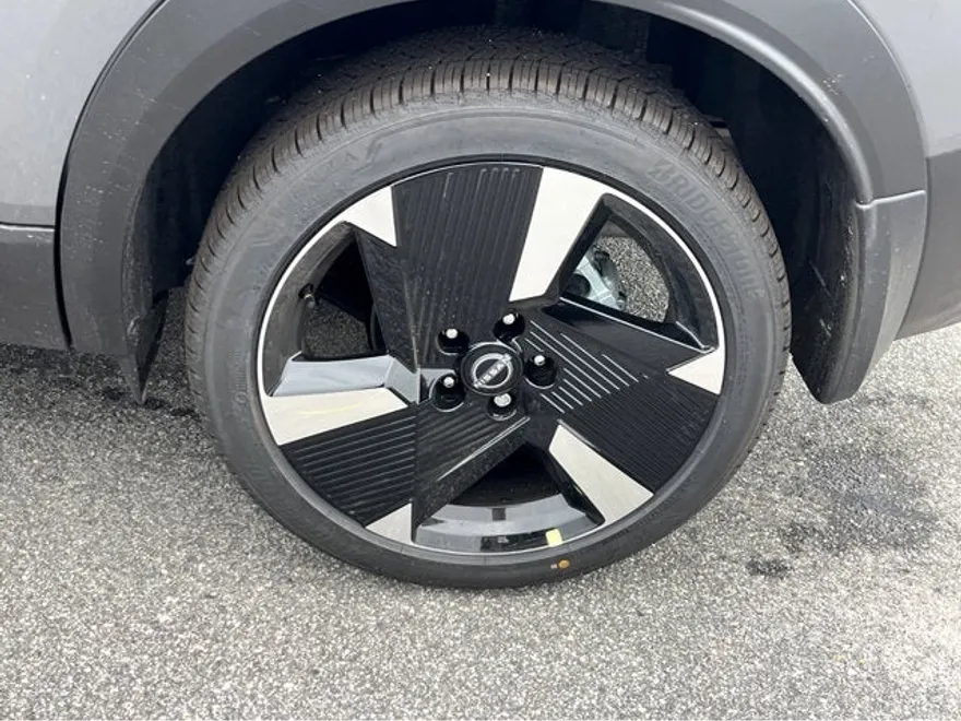 2025 Nissan Kicks SR photo 1