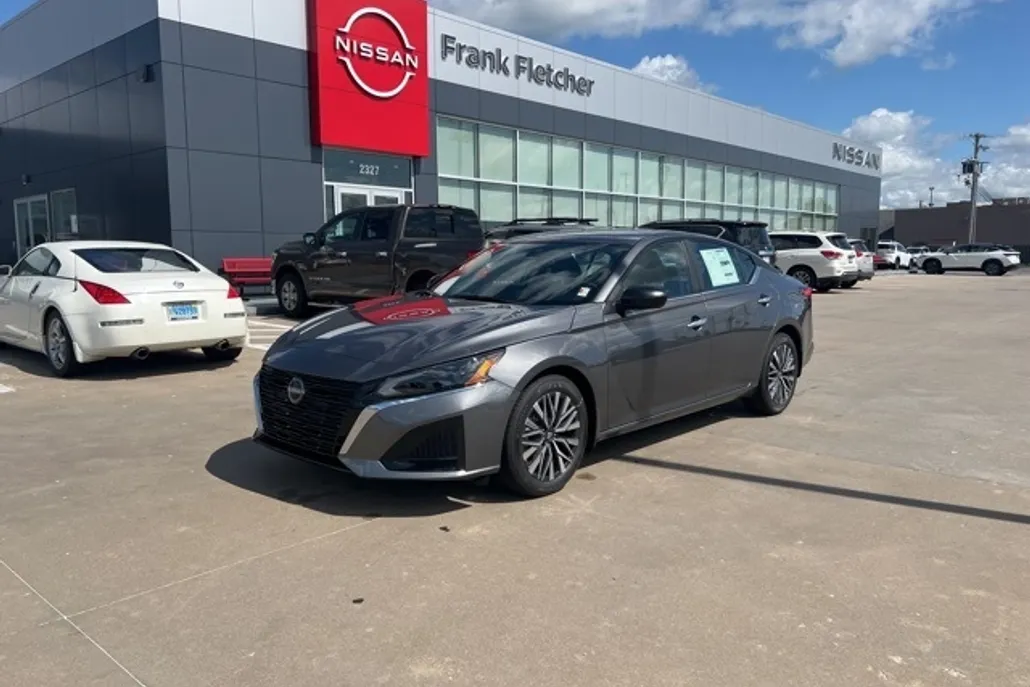 2025 Nissan Altima 2.5 SV photo 1