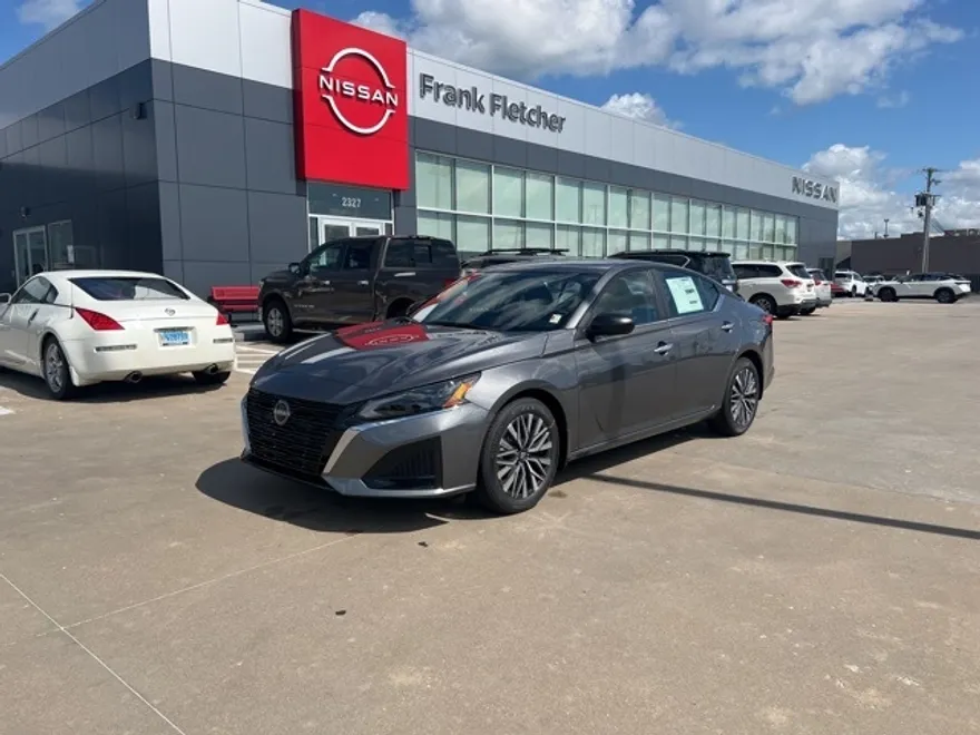2025 Nissan Altima 2.5 SV photo 1