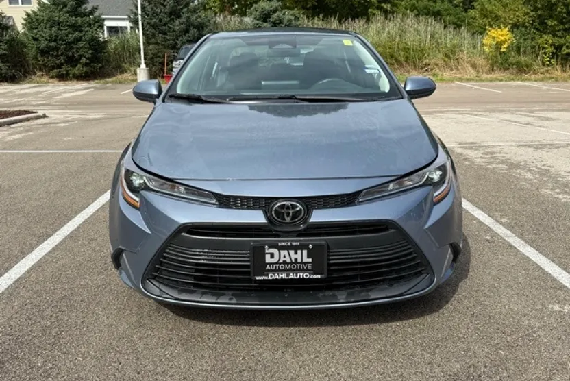 2024 Toyota Corolla LE photo 1