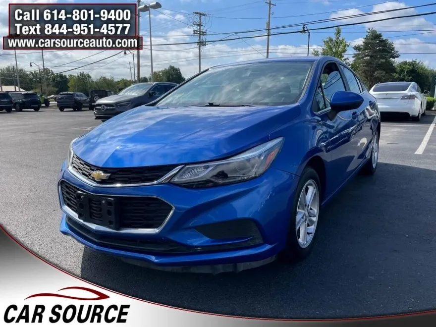 2017 Chevrolet Cruze LT photo 1