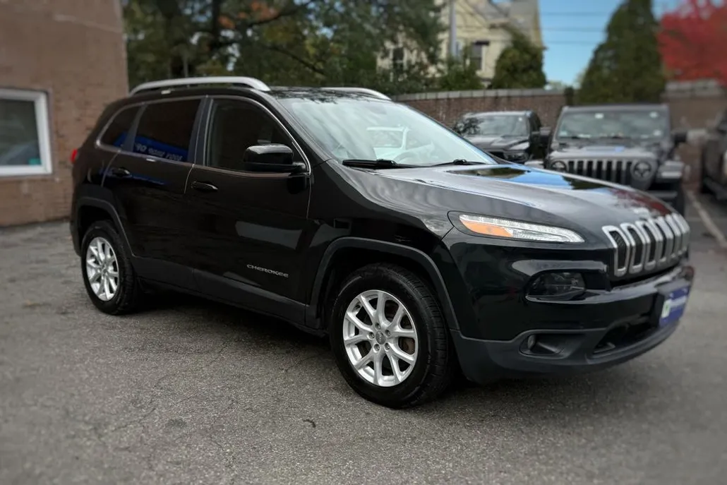 2016 Jeep Cherokee Latitude photo 1