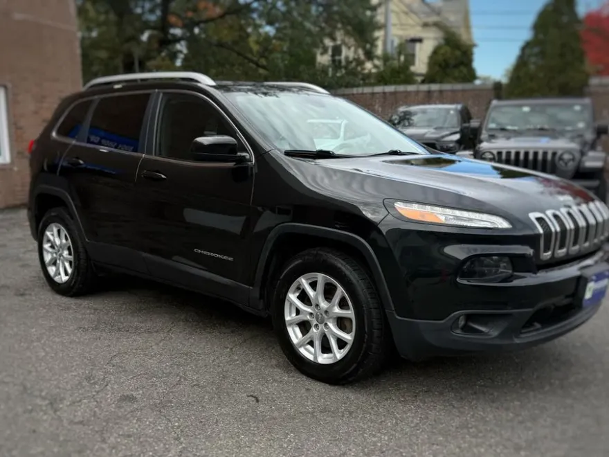 2016 Jeep Cherokee Latitude photo 1