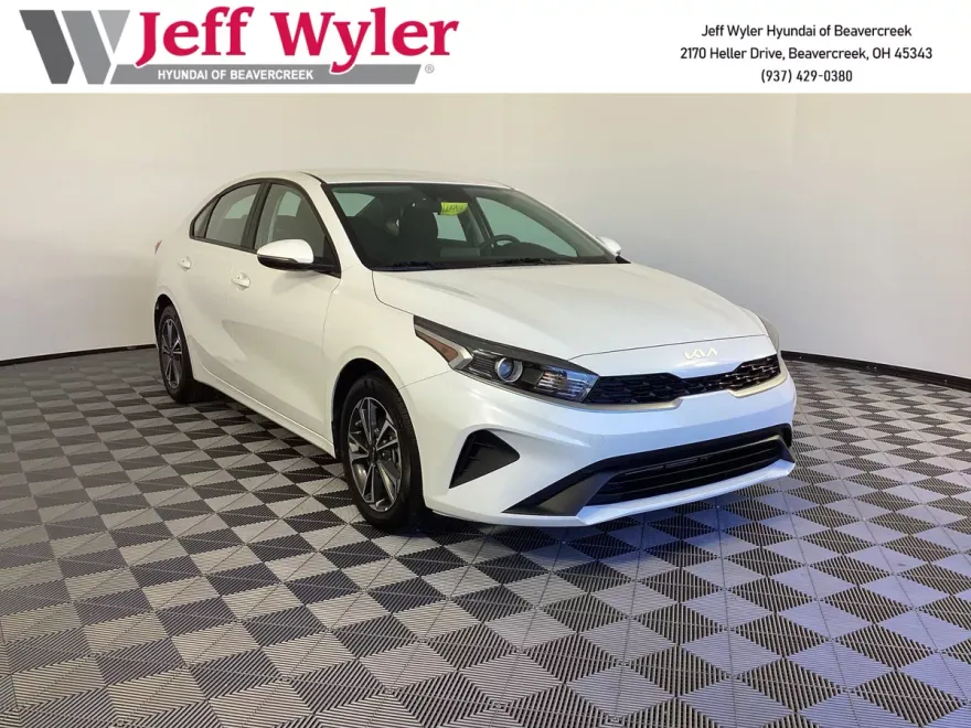 2023 Kia Forte LXS photo 1