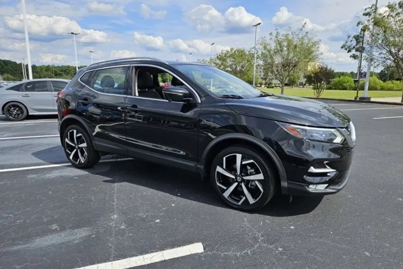 2022 Nissan Rogue Sport SL photo 1