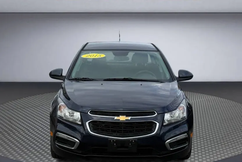2015 Chevrolet Cruze photo 1
