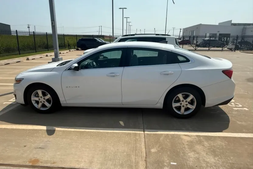 2020 Chevrolet Malibu LS photo 1