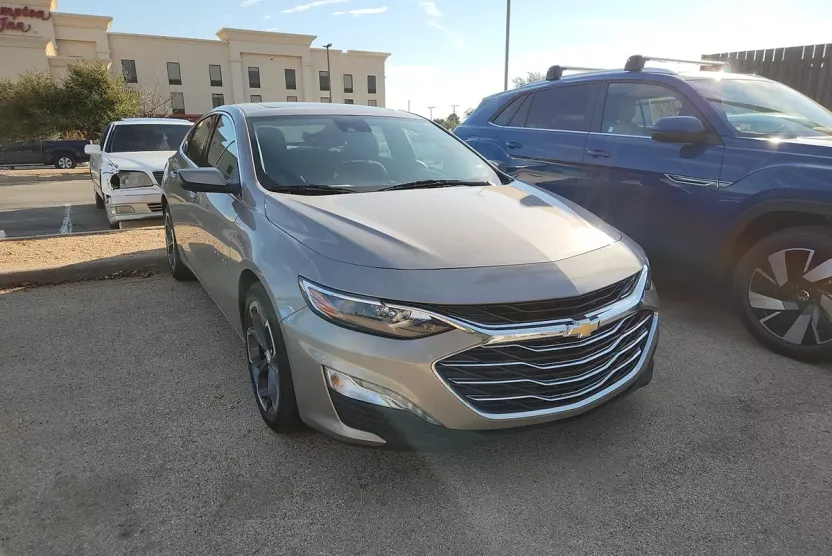 2023 Chevrolet Malibu 1LT photo 1