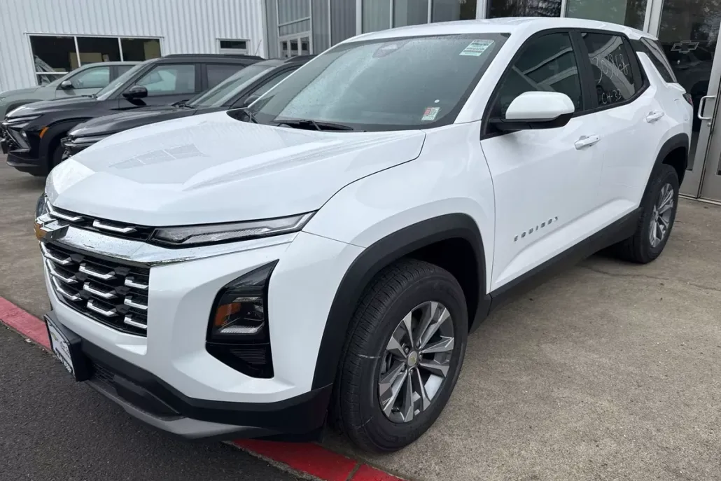 2025 Chevrolet Equinox LT photo 1