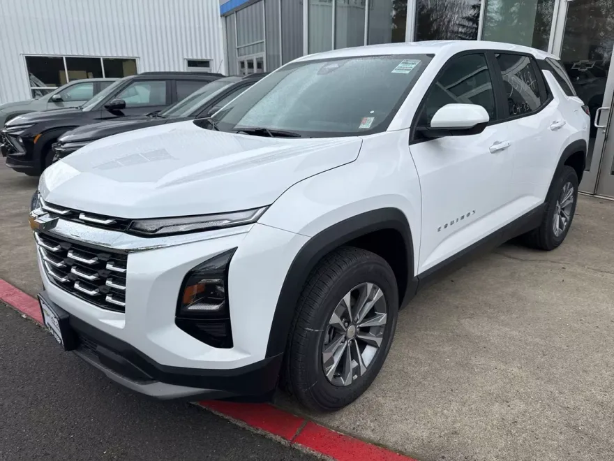 2025 Chevrolet Equinox LT photo 1