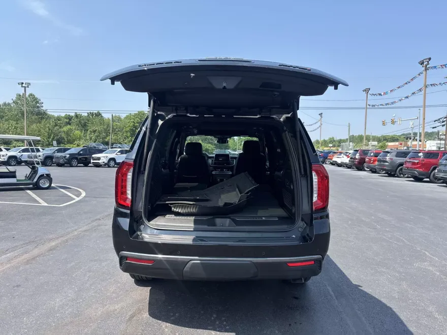 2023 Gmc Yukon AT4 photo 1
