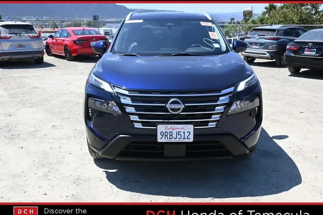 2024 Nissan Rogue SV photo 1
