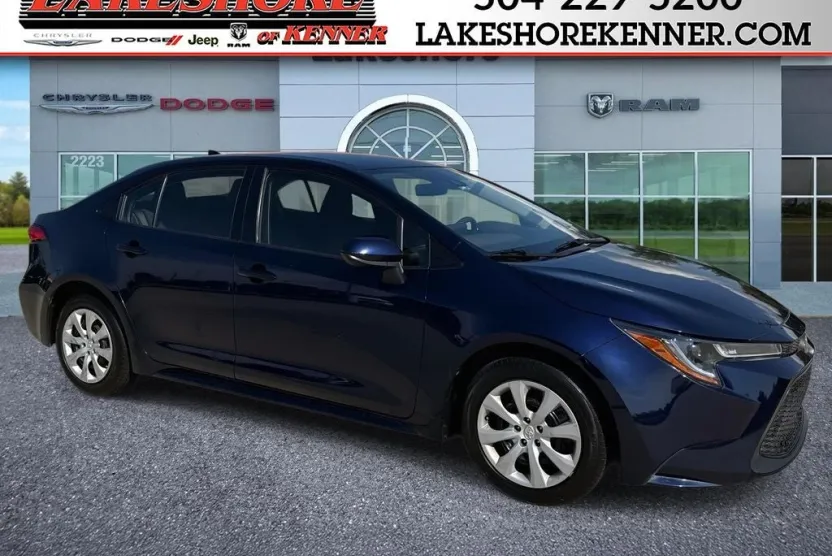 2022 Toyota Corolla LE photo 1