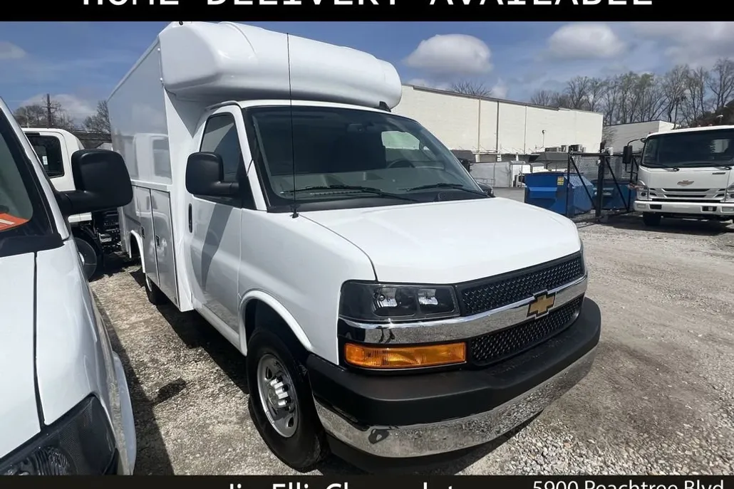2025 Chevrolet Express Cutaway 3500 photo 1