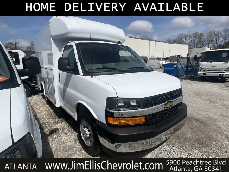 2025 Chevrolet Express Cutaway 3500 photo 1