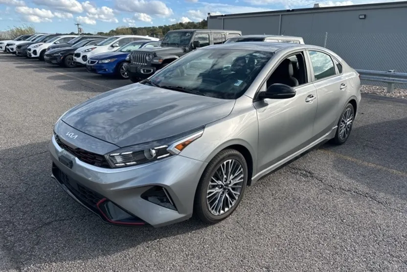 2023 Kia Forte GT-Line photo 1