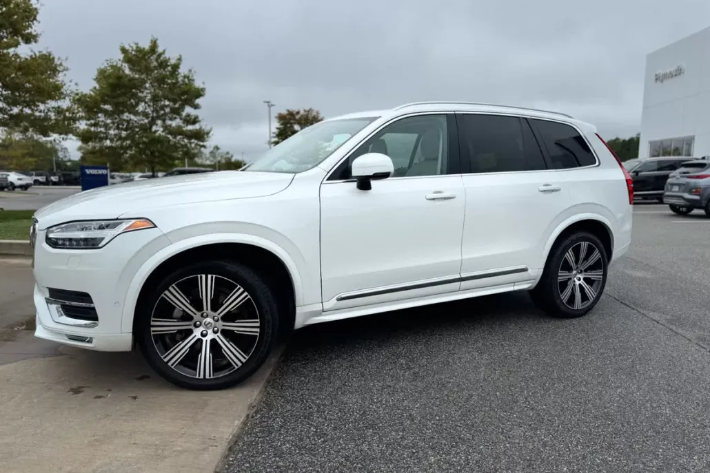 2024 Volvo XC90 Plus photo 1